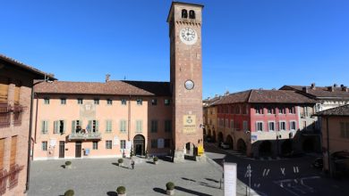 Viaggio olfattivo Cherasco piazza del Municipio