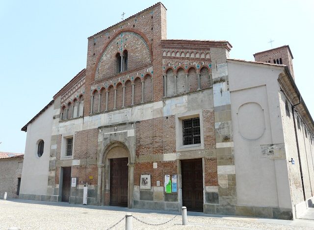 Noir sotto gli archi Chiesa di San Pietro