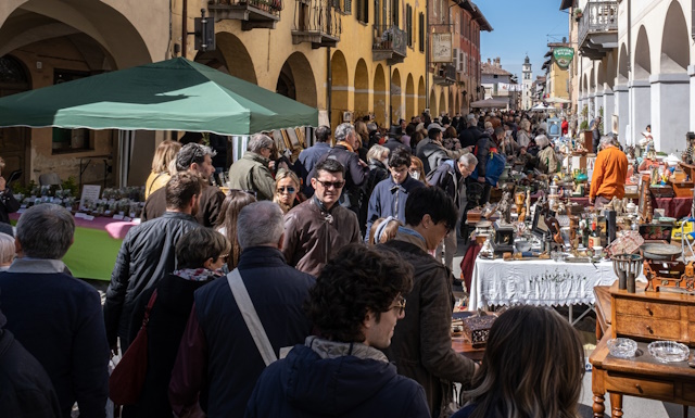 ultimo mercato antiquariato cherasco 2025