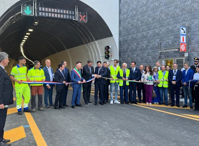 taglio nastro tunnel del Tenda