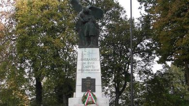 monumento ai caduti cherasco 4 Novembre